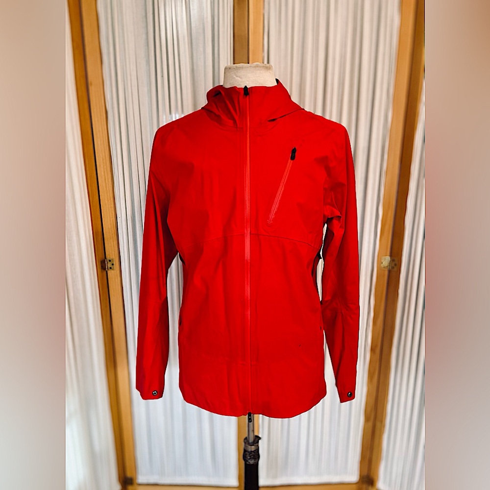 Hill City Medium Waterproof jacket in Red